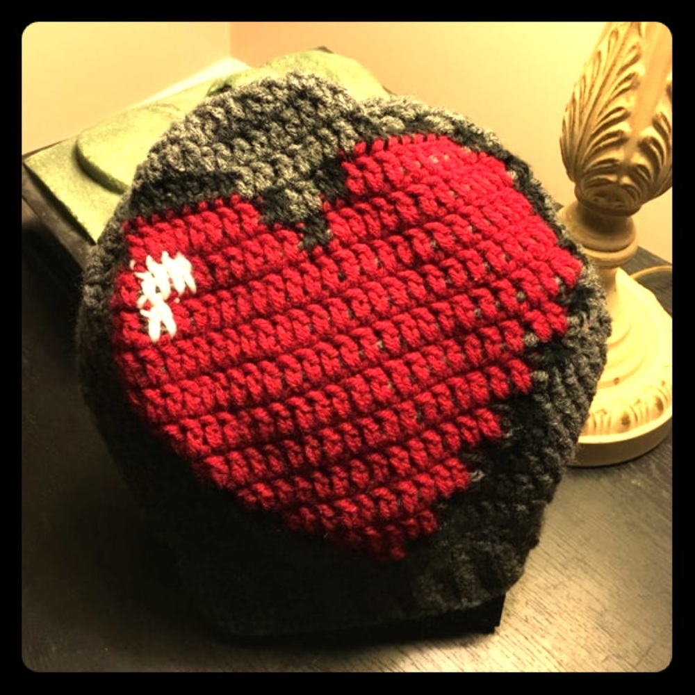 💀 Handmade 8 bit heart beanie